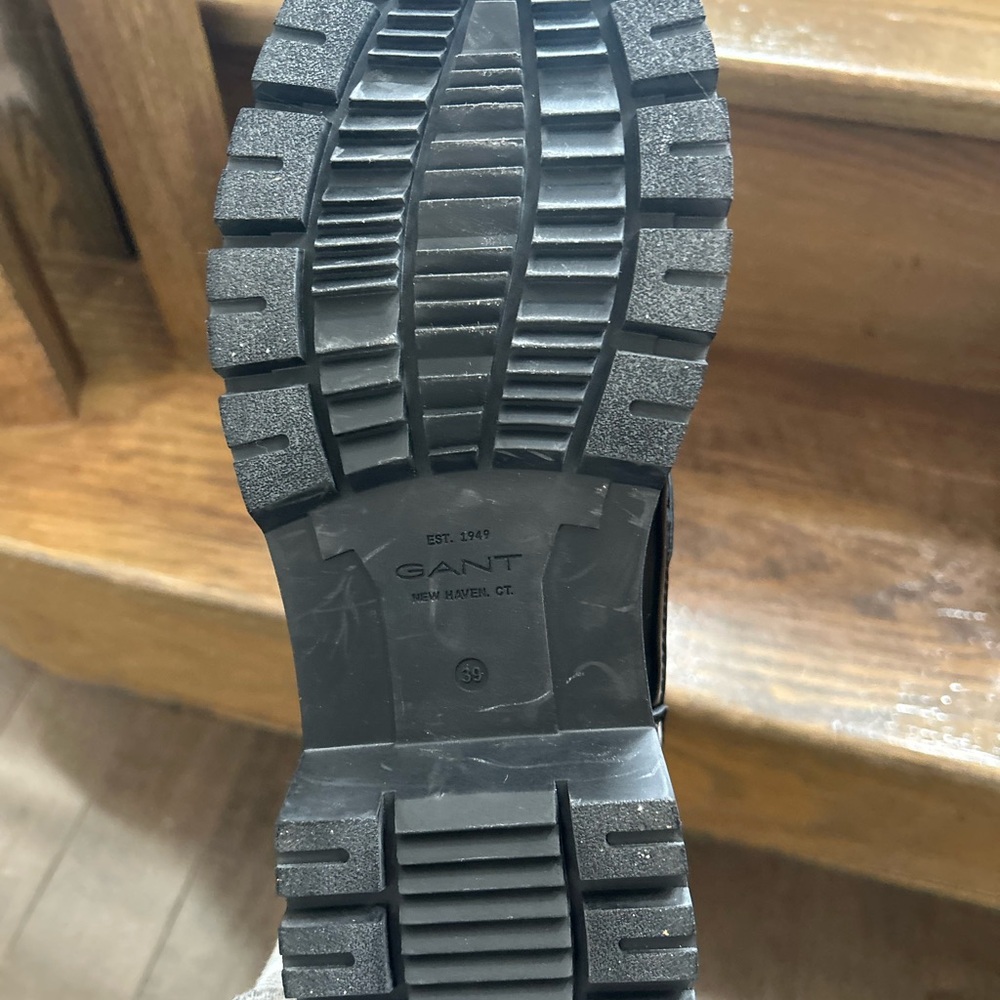 Gant Leather Black Boots with Gold Chain Detail - Picture 3 of 5